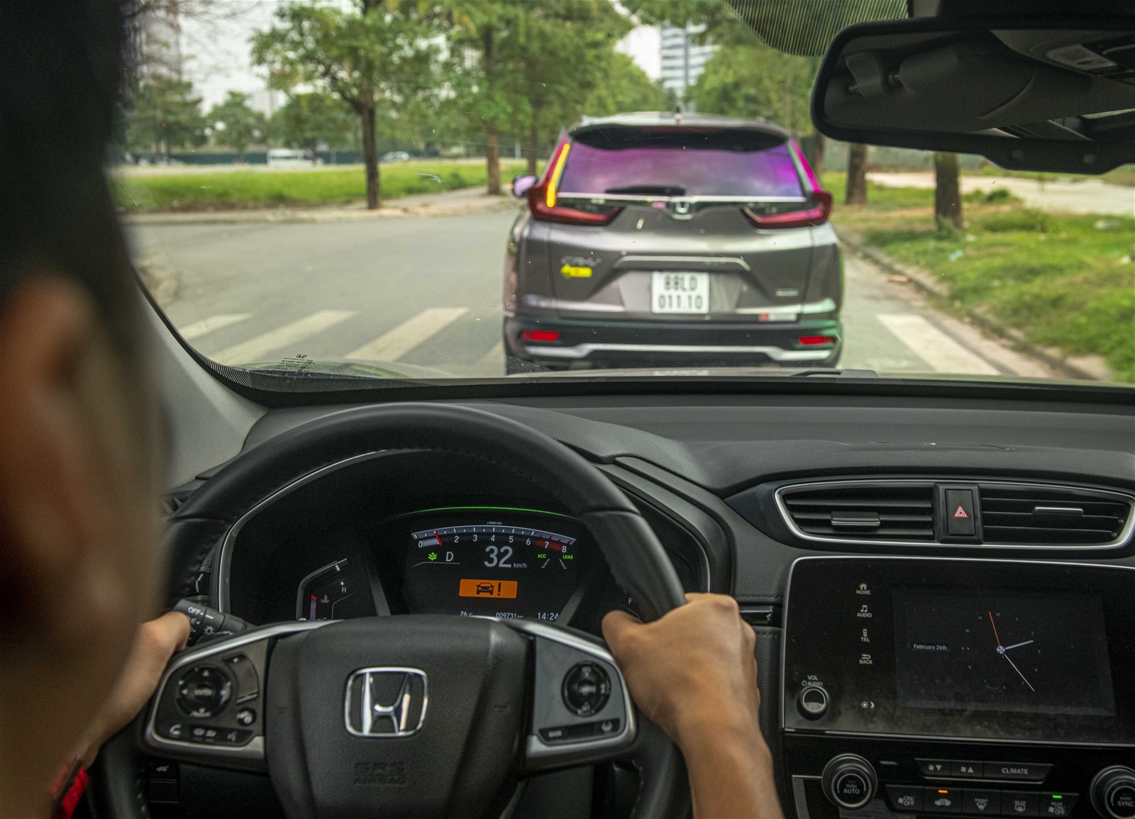Hỗ trợ 100% thuế trước bạ và 1 năm bảo hiểm thân vỏ khi mua Honda CR-V trong tháng 6/2023